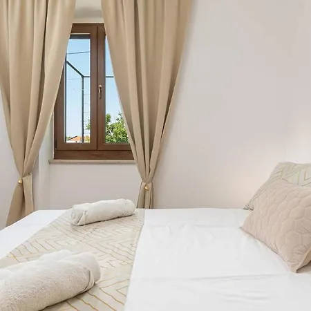 Vila Charming Stone Carla Near The Sea And Town By Wiibuk Pula