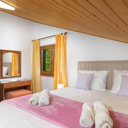 Charming Stone Carla Near The Sea And Town By Wiibuk * Pula