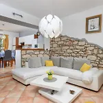 Charming Stone Carla Near The Sea And Town By Wiibuk بولا