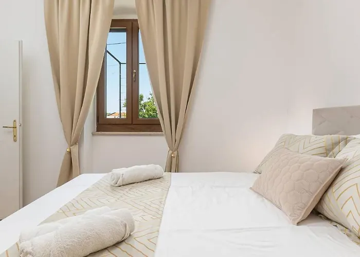 Villa Charming Stone Carla Near The Sea And Town By Wiibuk Pula