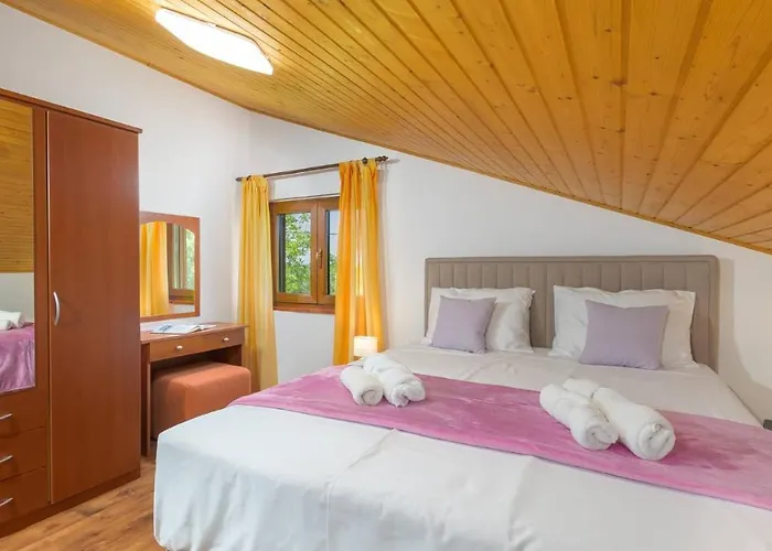 Villa Charming Stone Carla Near The Sea And Town By Wiibuk Pula