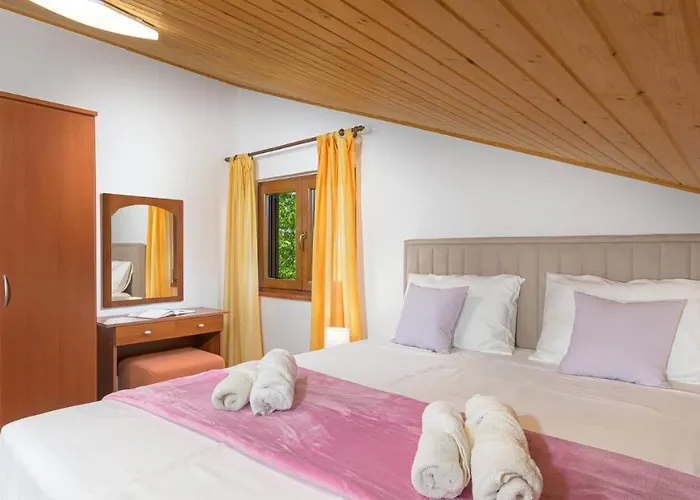 Charming Stone Carla Near The Sea And Town By Wiibuk * Pula