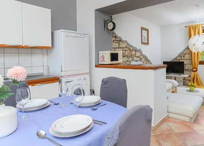 Villa Charming Stone Carla Near The Sea And Town By Wiibuk Pula